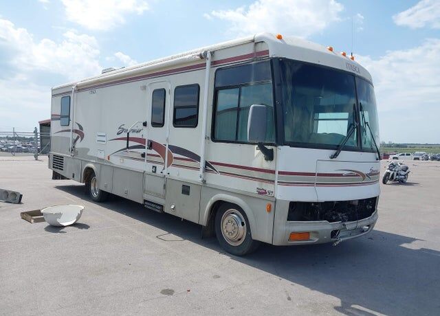 2000 WORKHORSE 1 Ton Nominal
