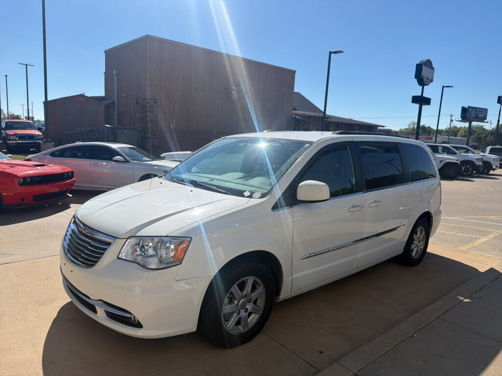 2011 CHRYSLER Town and Country