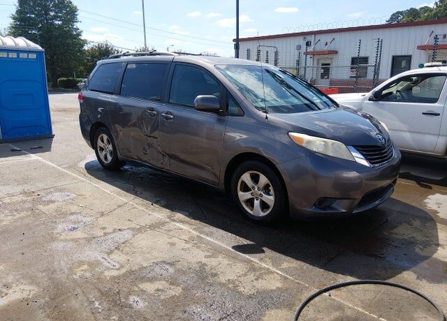 2012 TOYOTA Sienna