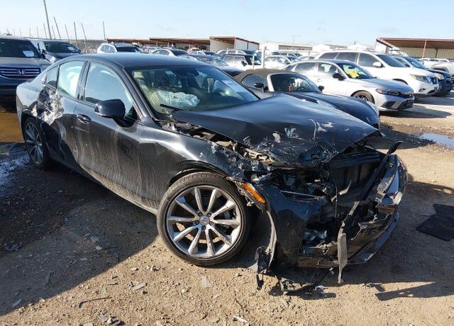 2021 VOLVO S60