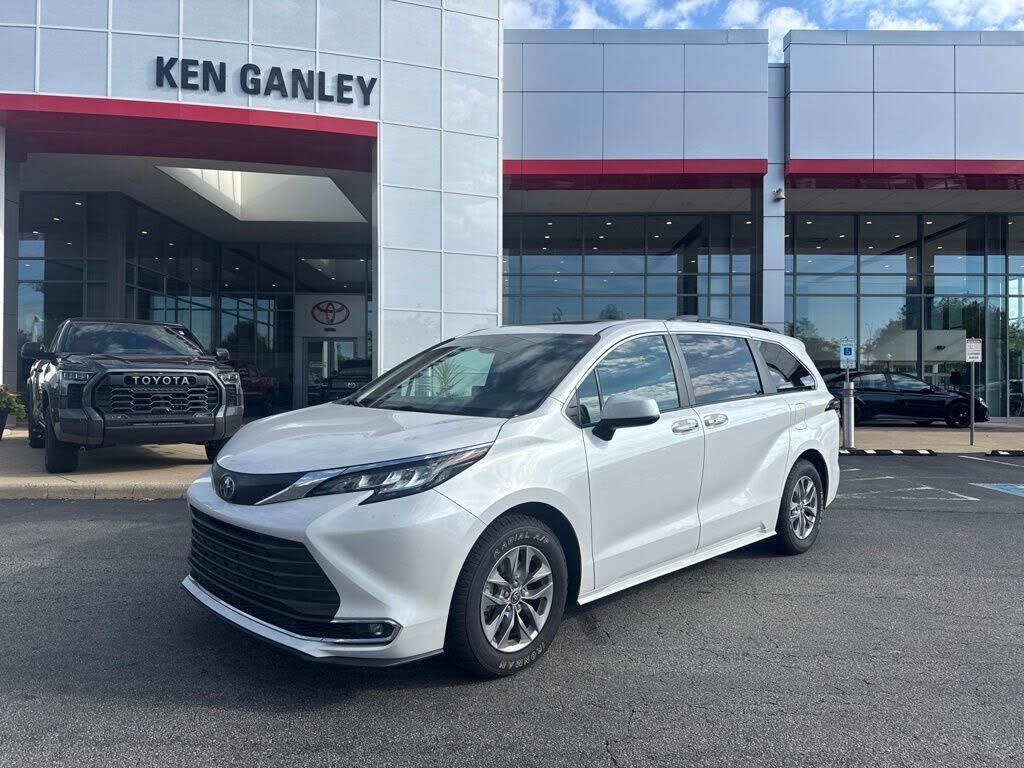 2023 TOYOTA Sienna