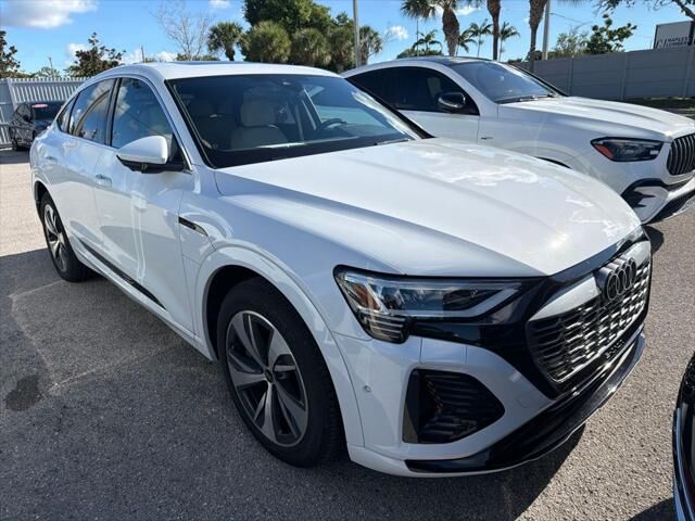 2024 AUDI Q8