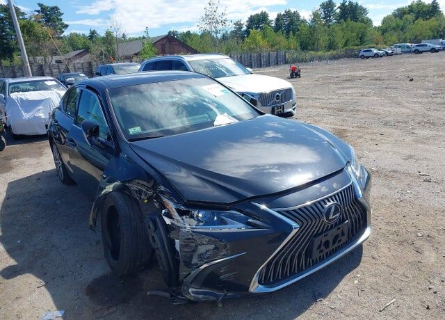 2021 LEXUS ES