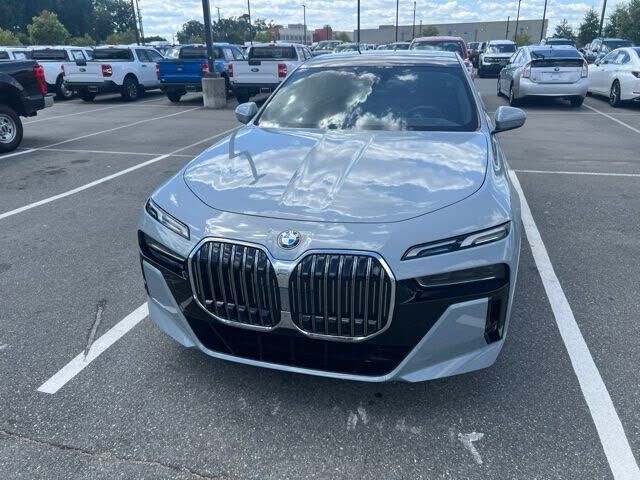 2025 BMW 740i