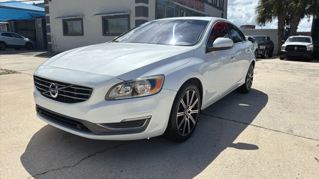 2017 VOLVO S60