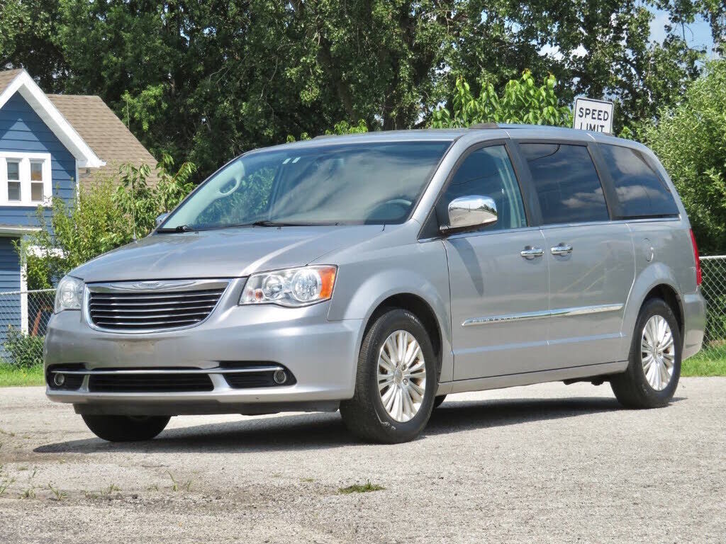 2016 CHRYSLER Town and Country