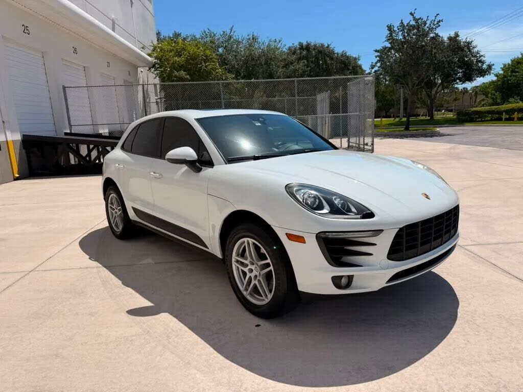2018 PORSCHE Macan