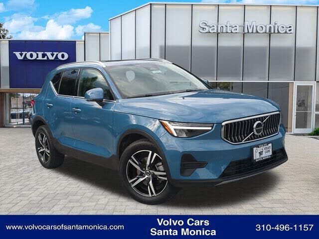 2024 VOLVO XC40