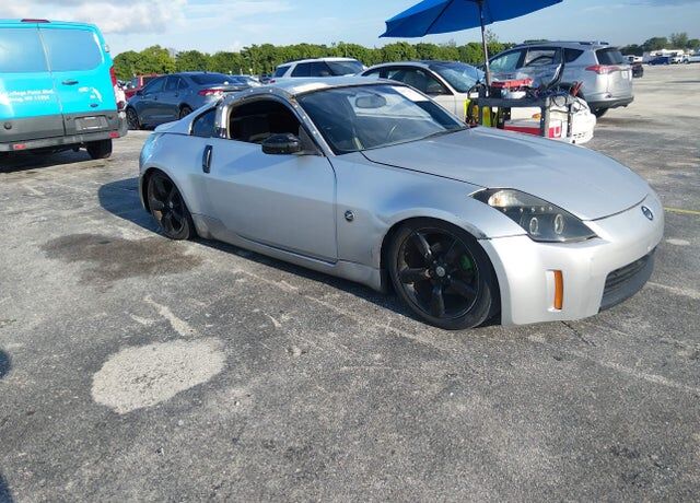 2004 NISSAN 350Z