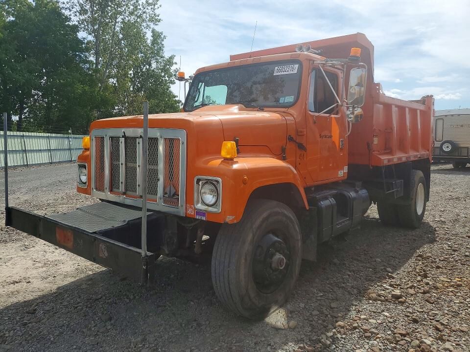 2001 INTERNATIONAL 2574