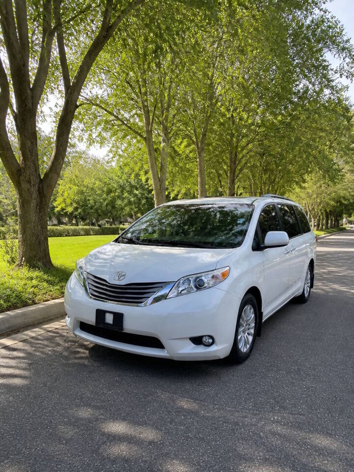 2017 TOYOTA Sienna