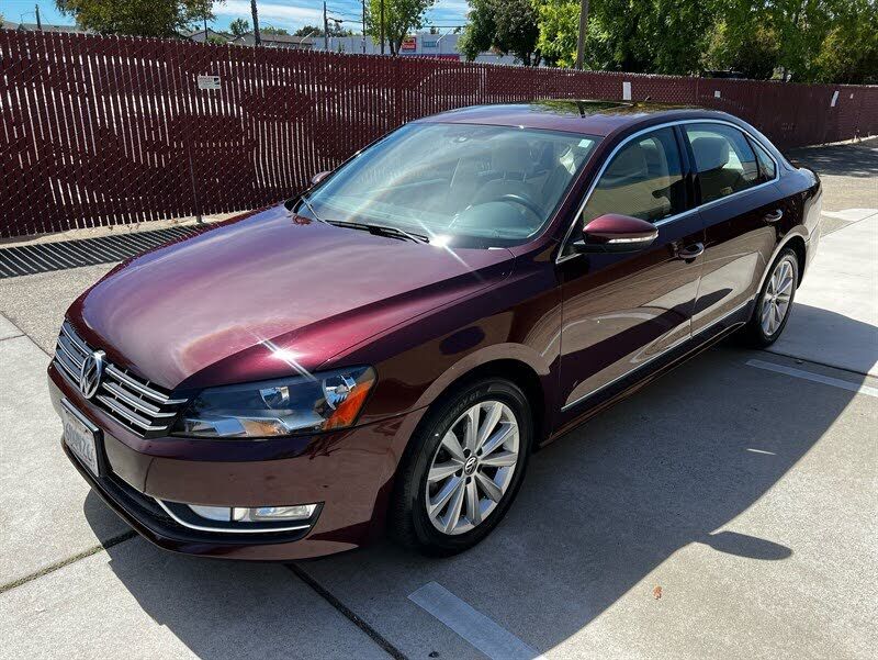 2012 VOLKSWAGEN Passat