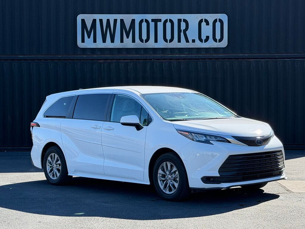 2025 TOYOTA Sienna