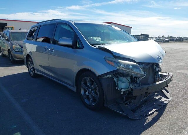 2016 TOYOTA Sienna