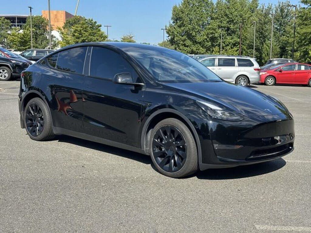 2024 TESLA Model Y