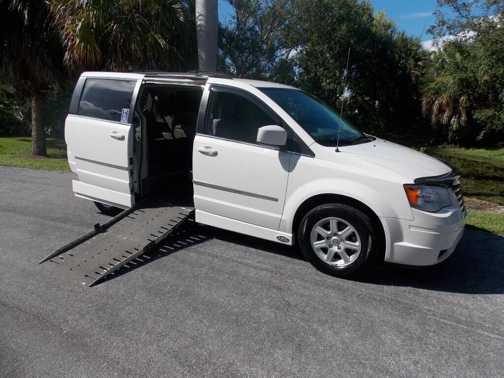 2010 CHRYSLER Town and Country