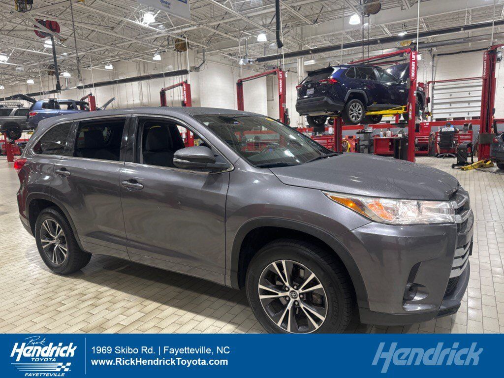 2017 TOYOTA Highlander