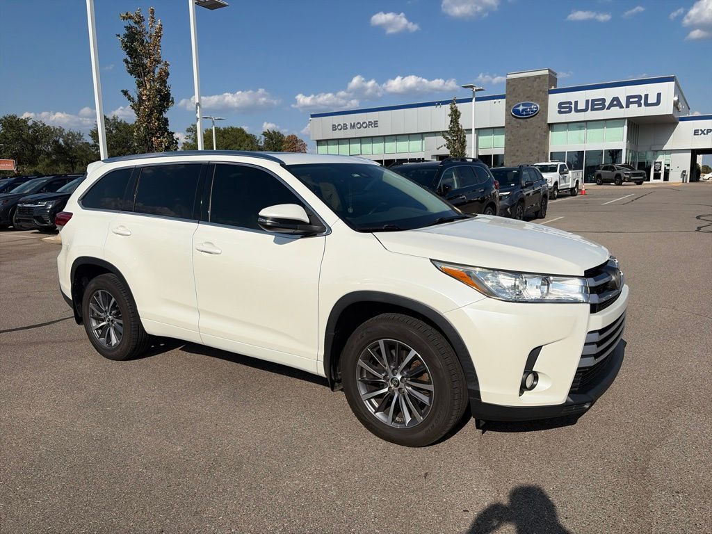 2017 TOYOTA Highlander