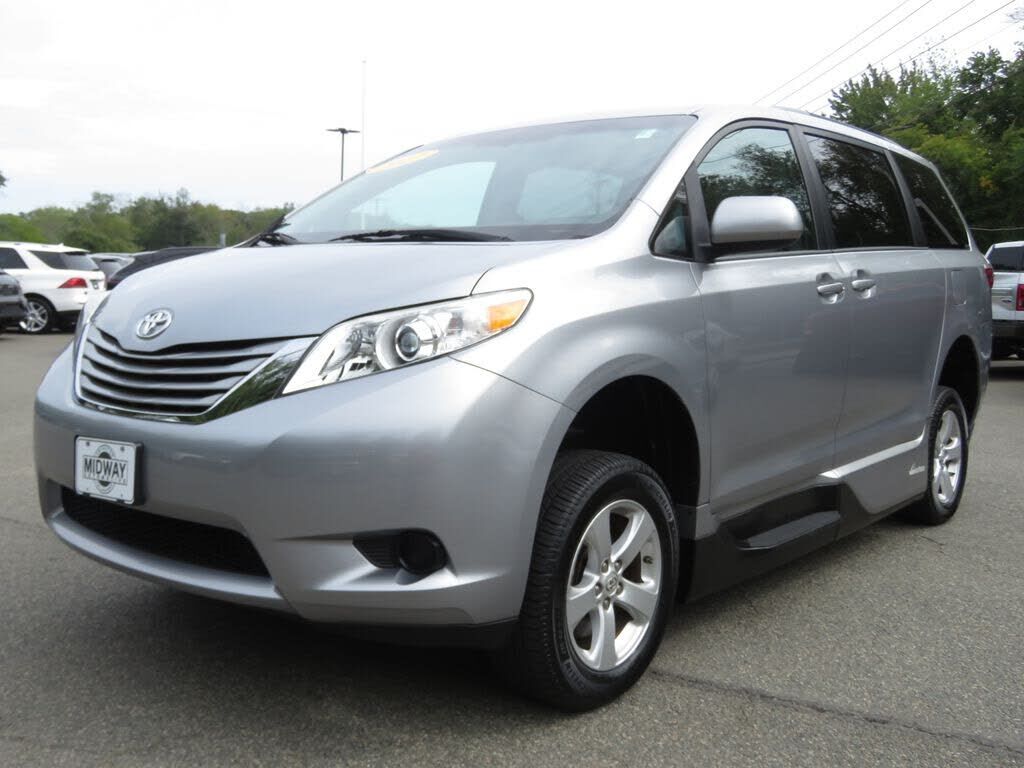 2017 TOYOTA Sienna