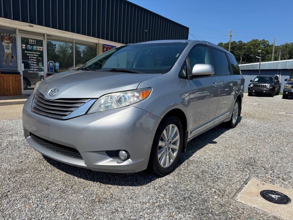 2017 TOYOTA Sienna