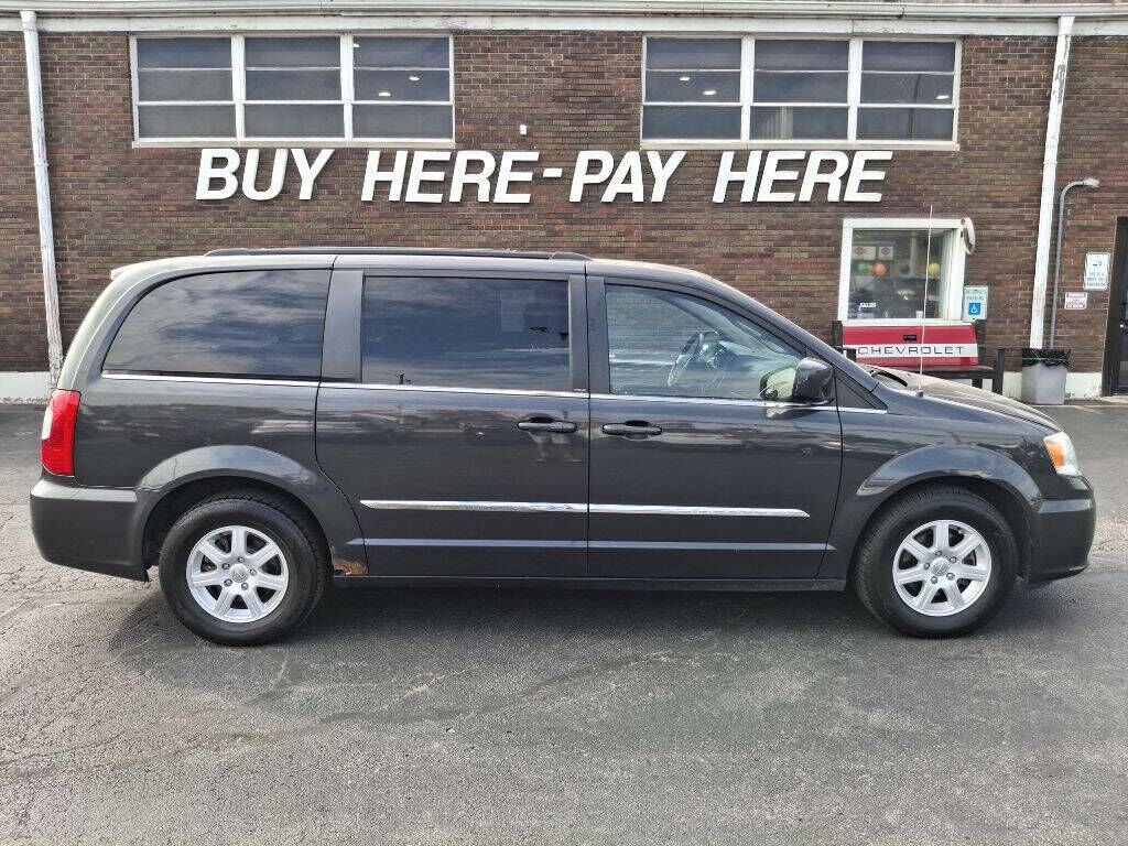 2012 CHRYSLER Town and Country