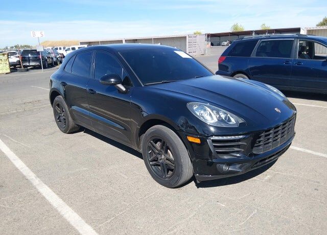 2018 PORSCHE Macan