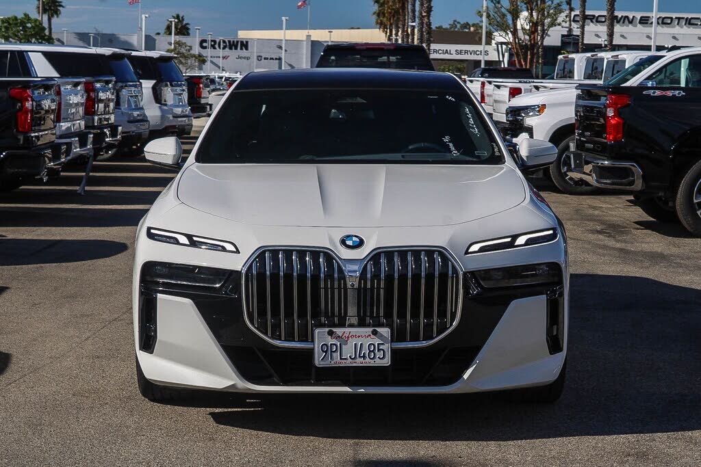 2025 BMW 740i