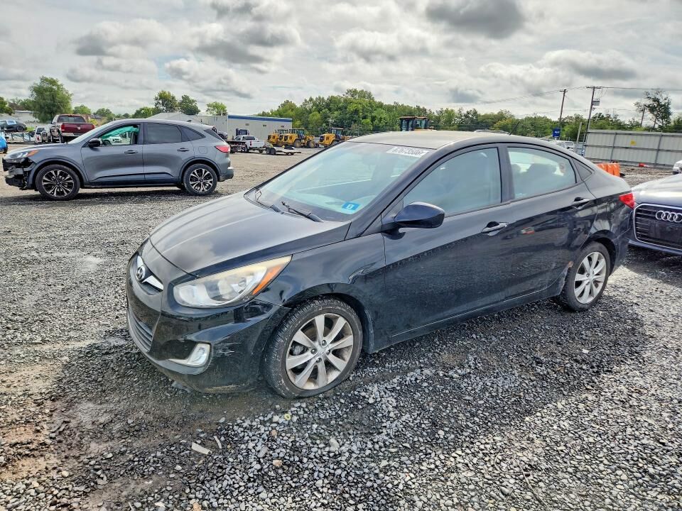 2013 HYUNDAI Accent
