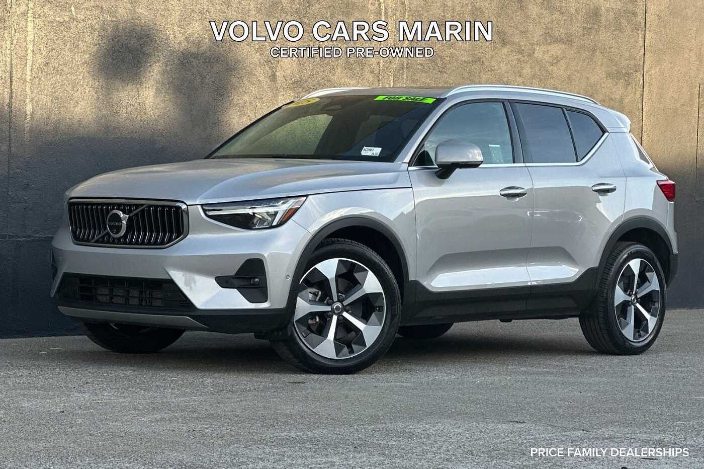 2025 VOLVO XC40