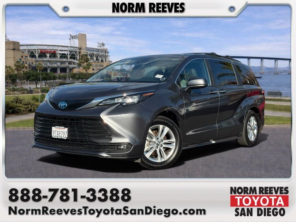 2025 TOYOTA Sienna
