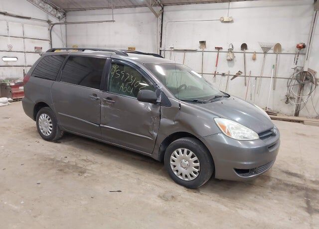 2004 TOYOTA Sienna