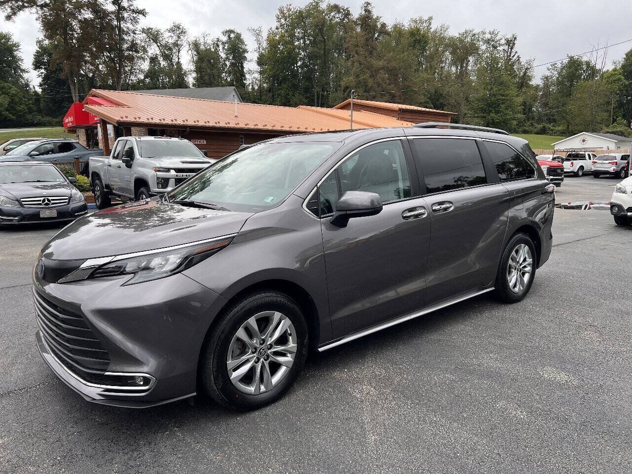 2024 TOYOTA Sienna