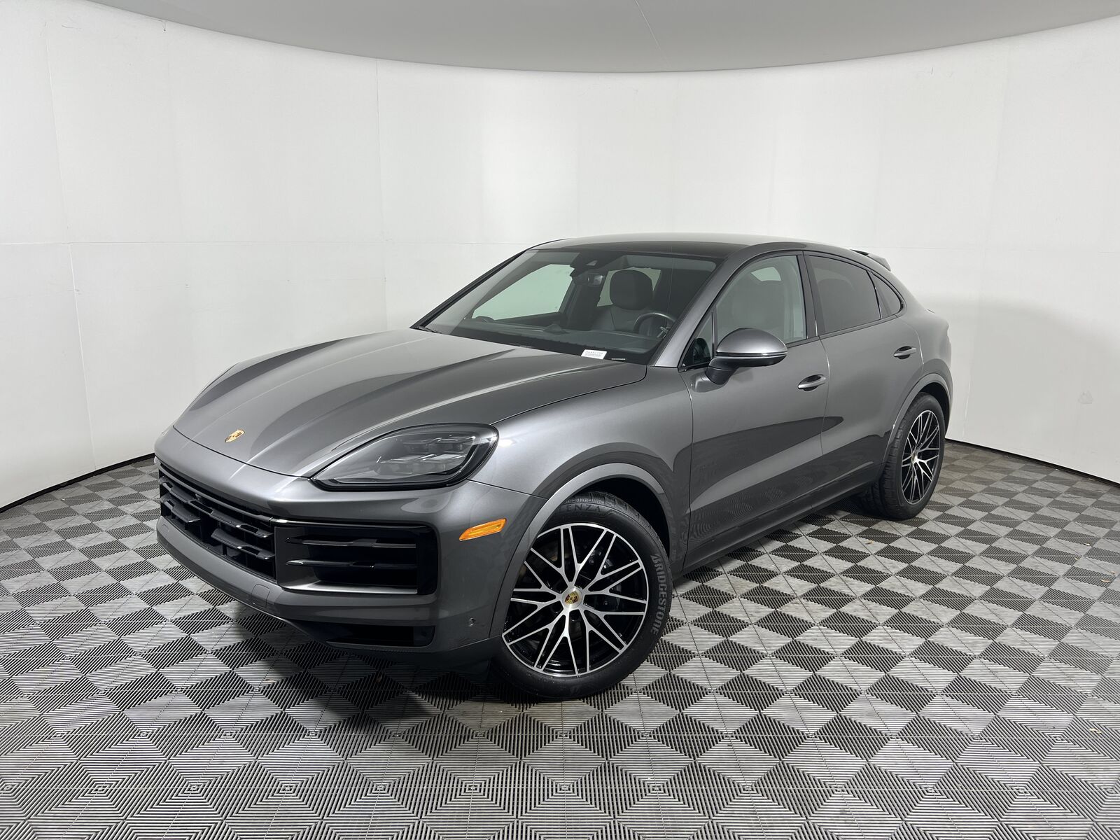 2024 PORSCHE Cayenne