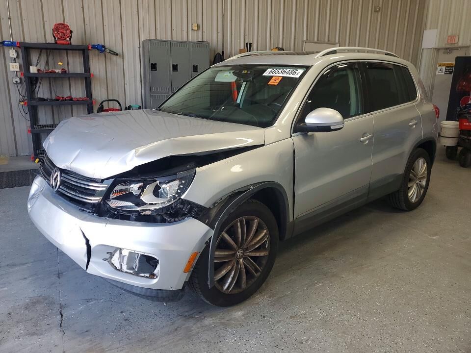 2016 VOLKSWAGEN Tiguan