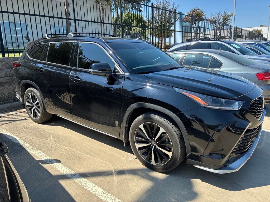 2021 TOYOTA Highlander
