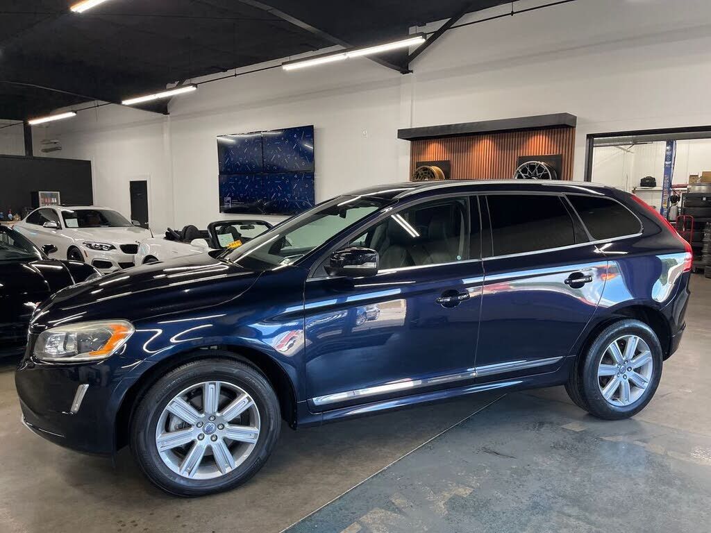 2017 VOLVO XC60