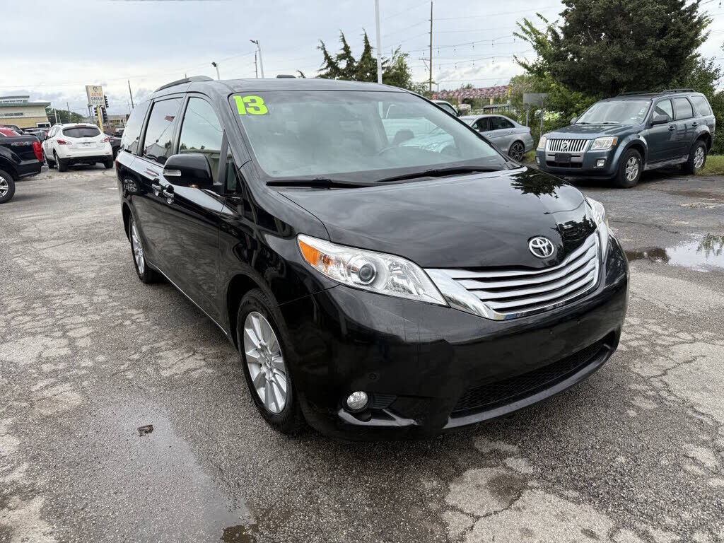 2013 TOYOTA Sienna