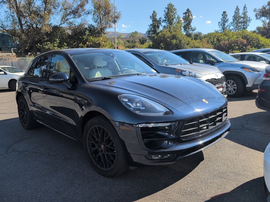 2018 PORSCHE Macan