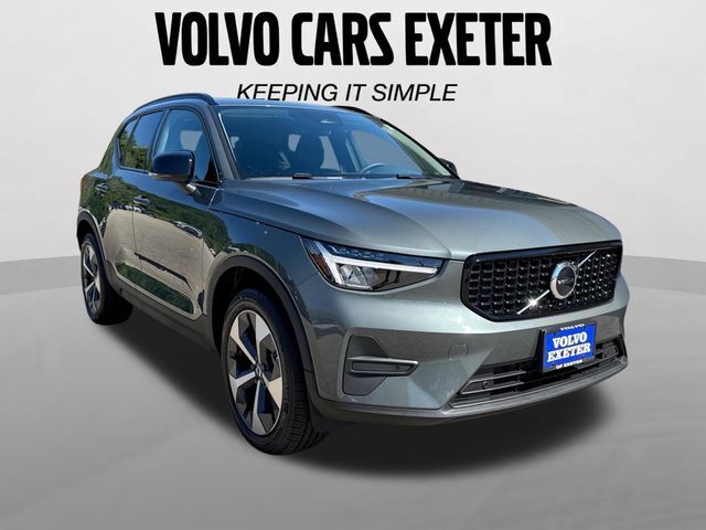 2026 VOLVO XC40