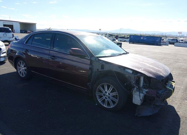 2005 TOYOTA Avalon