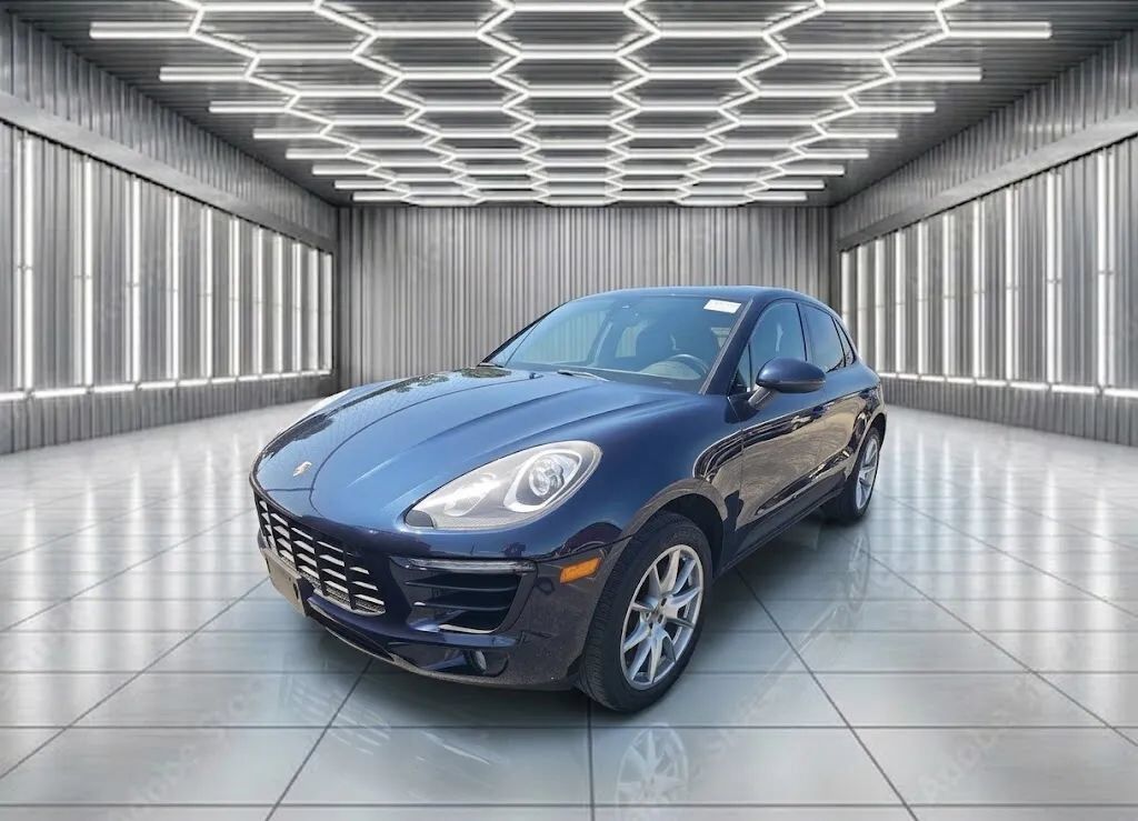 2017 PORSCHE Macan