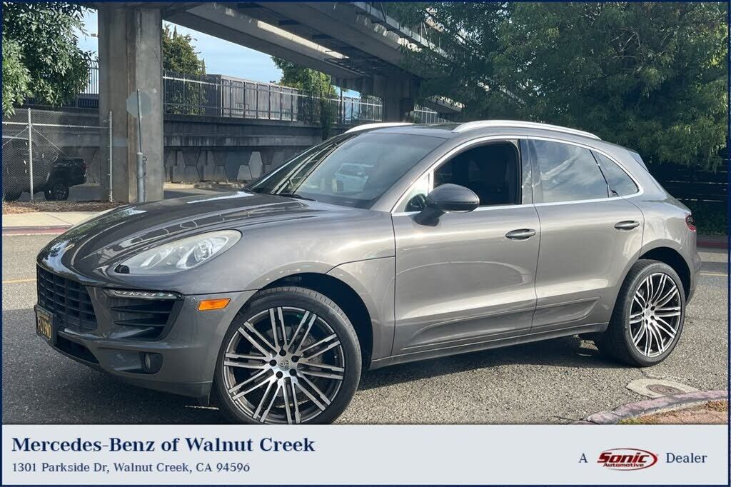 2016 PORSCHE Macan