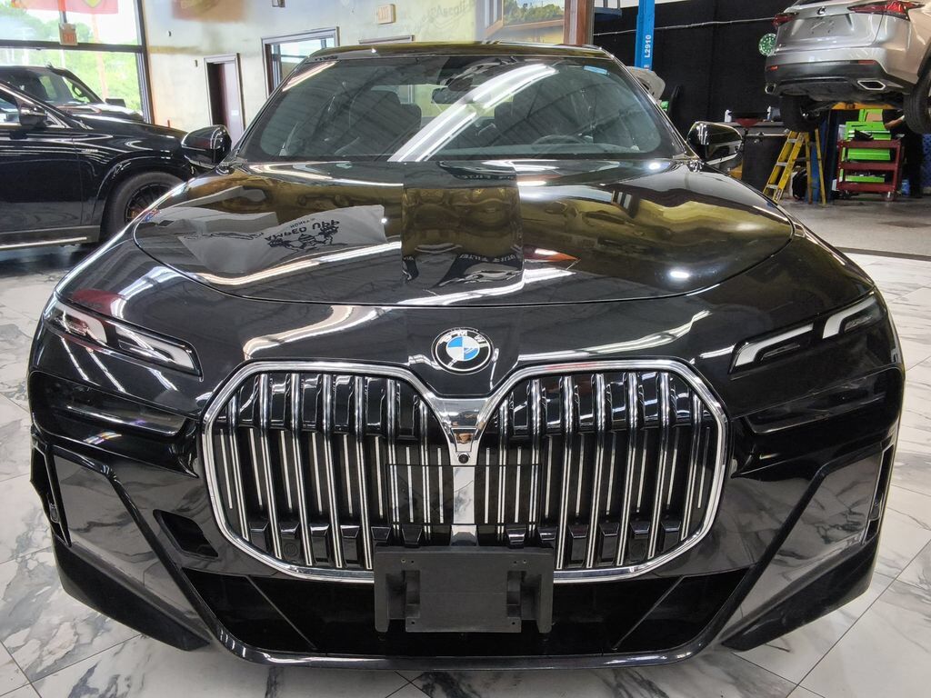 2023 BMW 760i