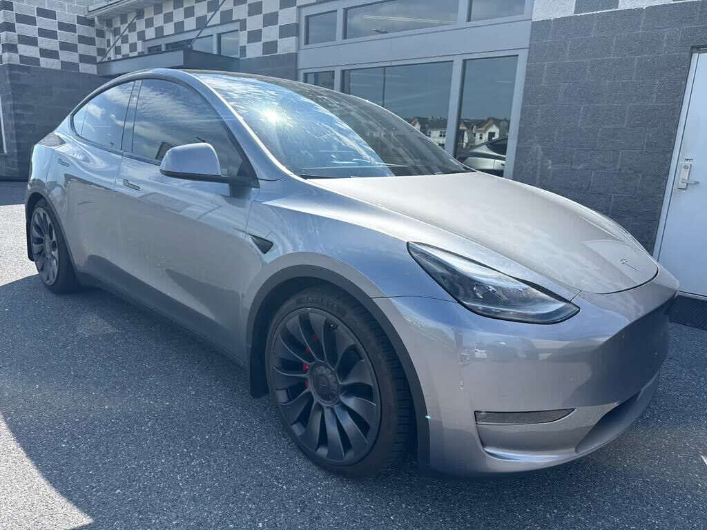 2025 TESLA Model Y