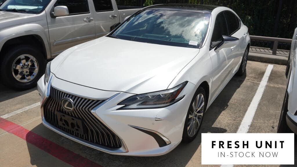 2019 LEXUS ES
