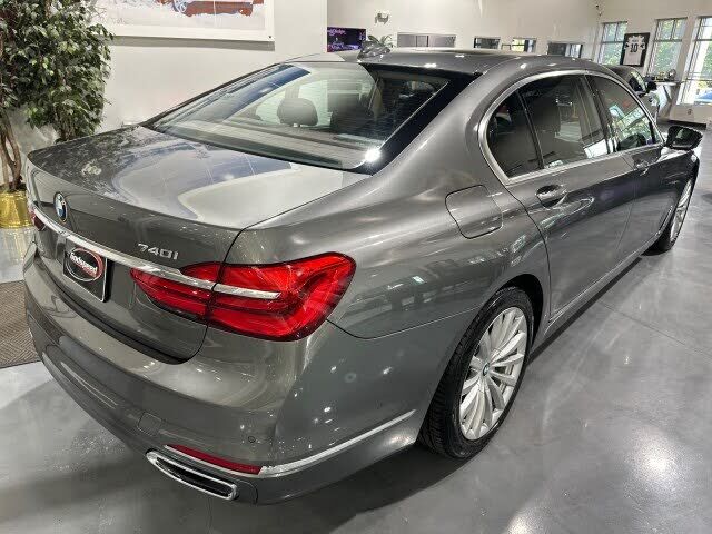 2016 BMW 740i