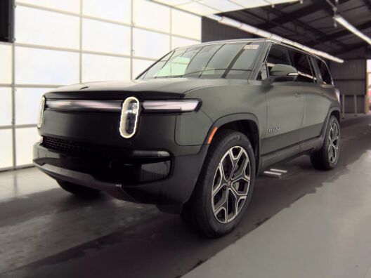 2025 RIVIAN R1S