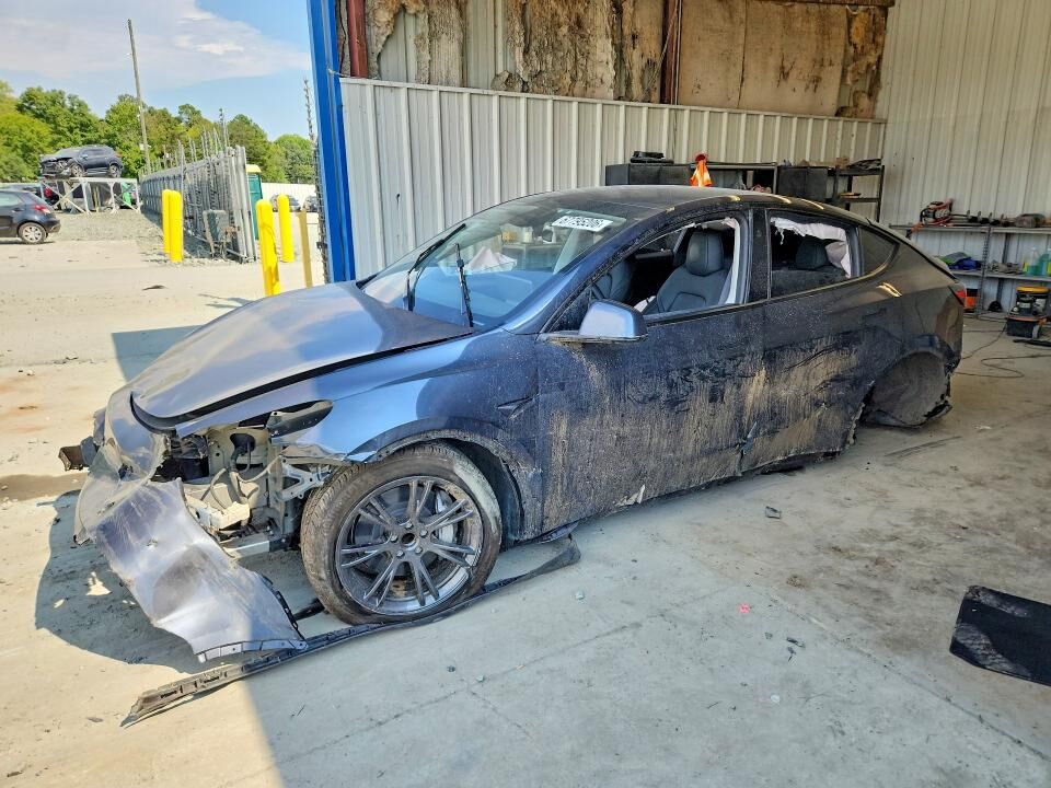 2025 TESLA Model Y