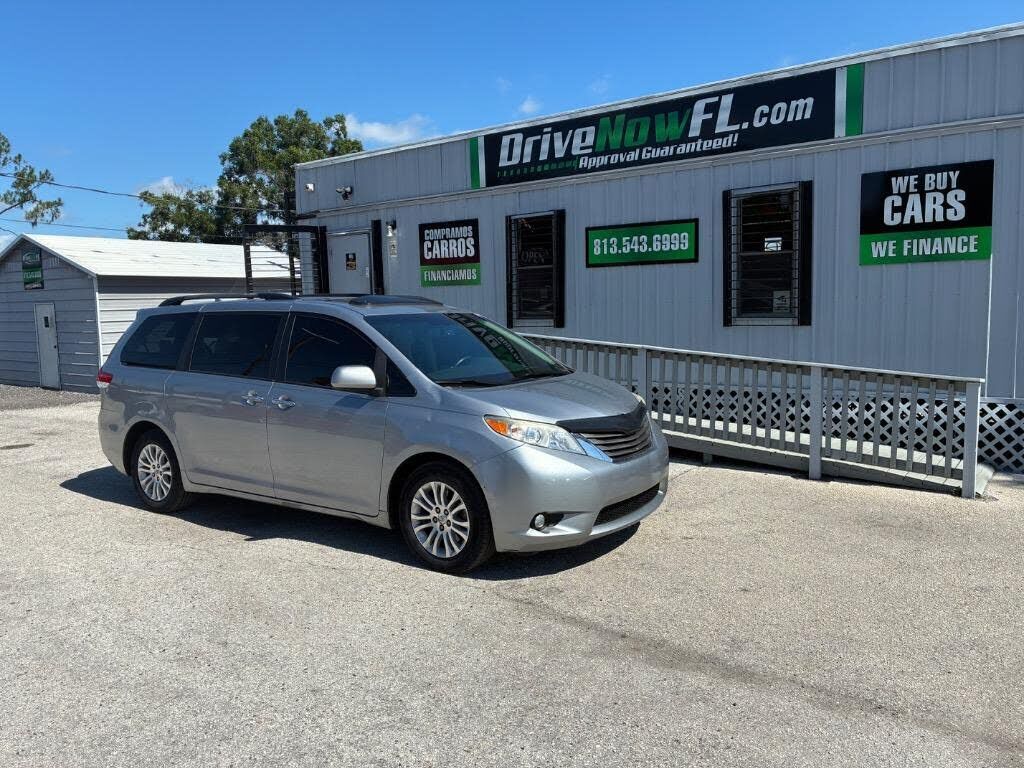 2011 TOYOTA Sienna