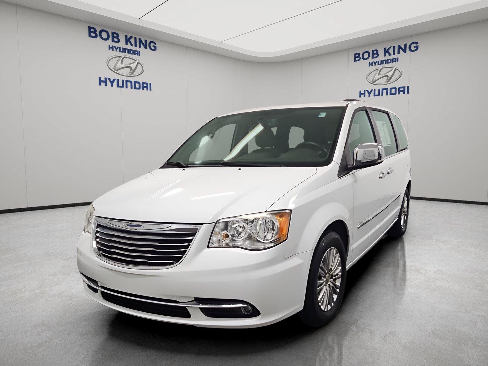 2015 CHRYSLER Town and Country